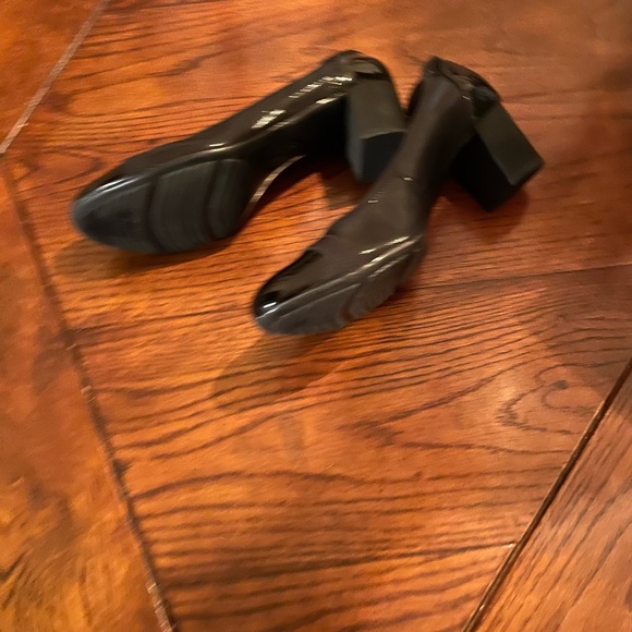 Ballet-style Shoe Atop A Block Heel-186 - Picture 2 of 4